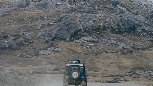 Sakerhetsbolagets-SRS-bil-kor-i-hogriskomrade